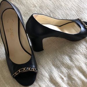 Channel shoes gold chain front open toe like new